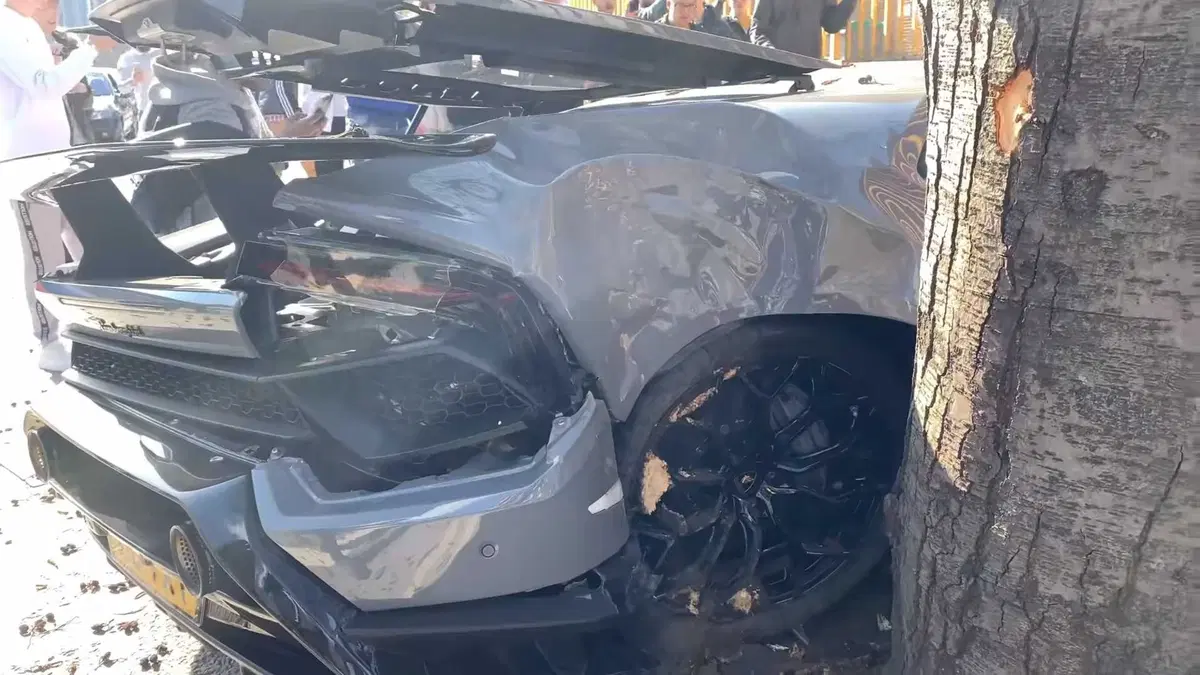 Lamborghini Huracan Performante, brutto incidente durante un raduno  (5)