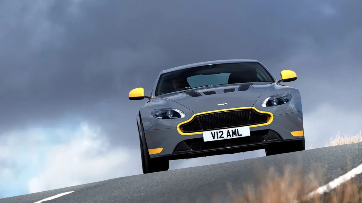 Aston Martin V12 Vantage S 2017: finalmente il manuale! (4)
