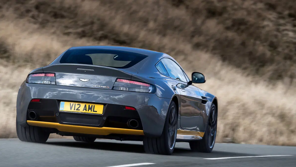 Aston Martin V12 Vantage S 2017: finalmente il manuale! (7)