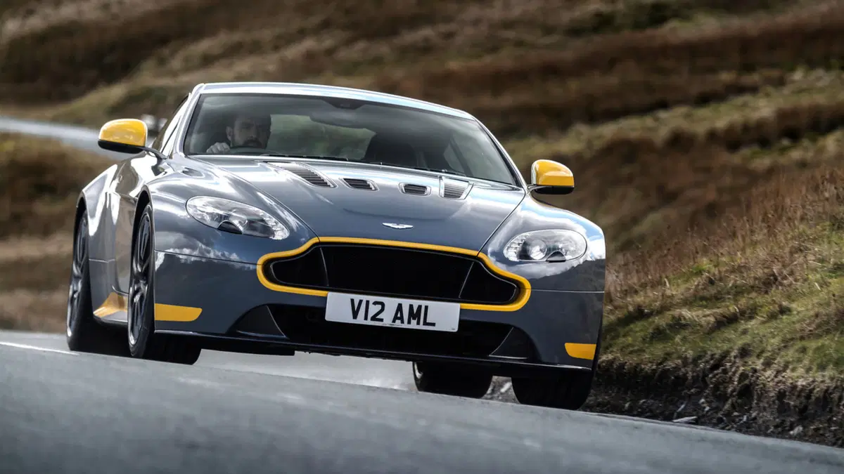 Aston Martin V12 Vantage S 2017: finalmente il manuale! (6)