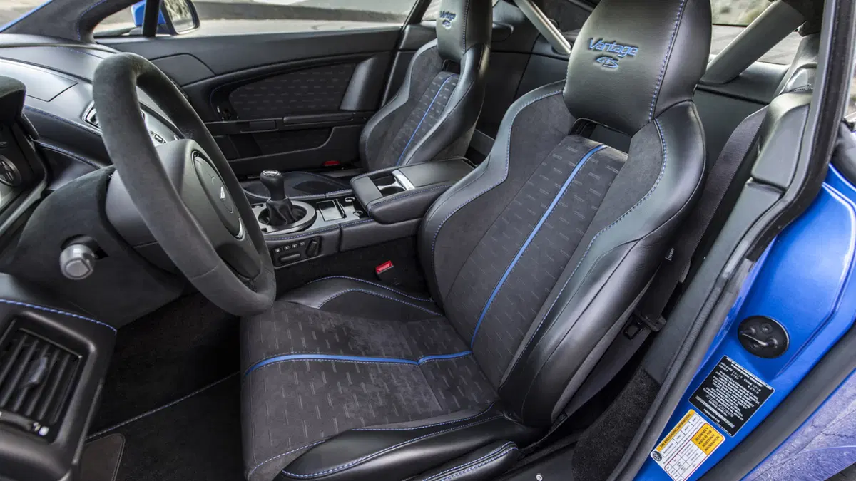 Aston Martin V12 Vantage S 2017: finalmente il manuale! (3)