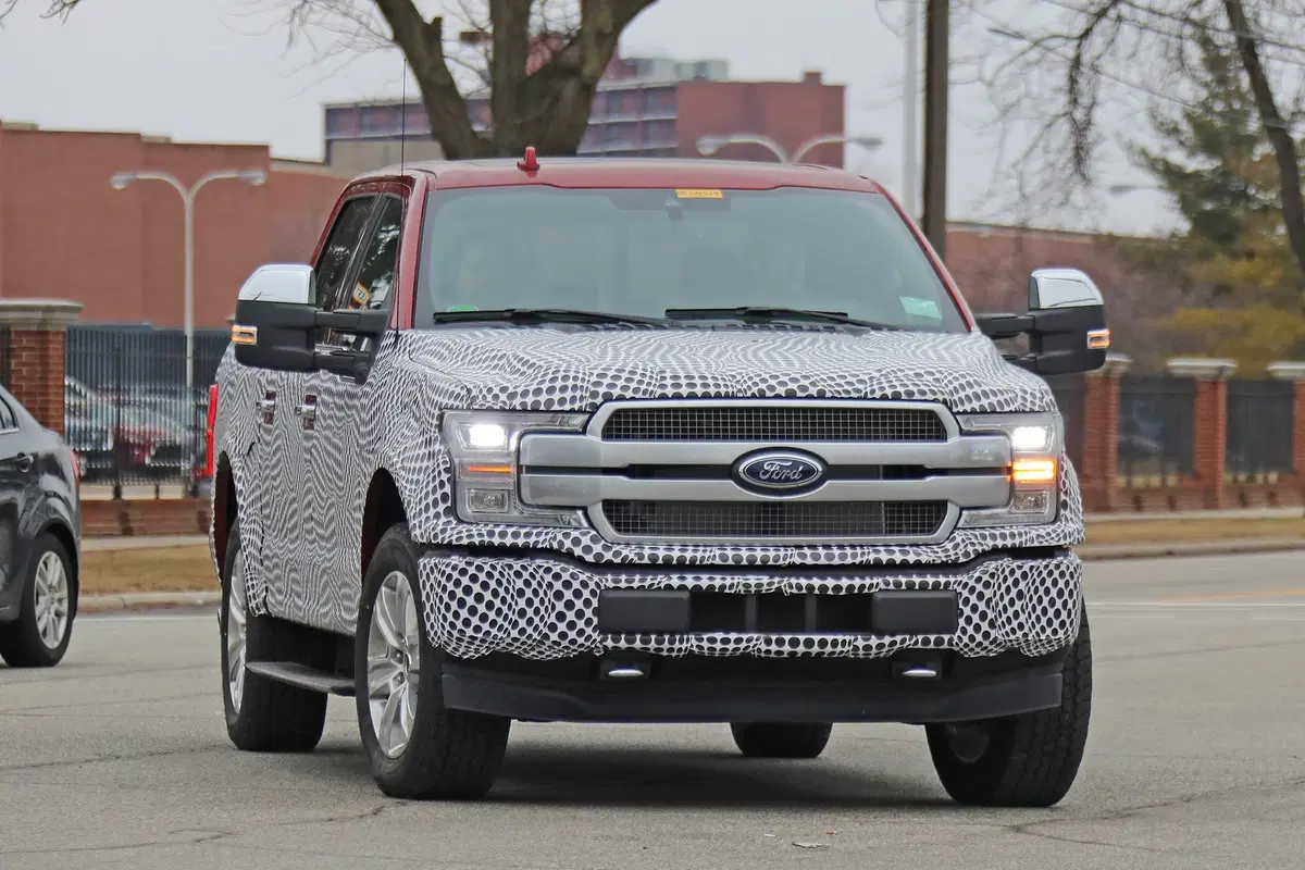 Ford F-150 EV: il pick-up americano diventa elettrico [Foto spia] (3)