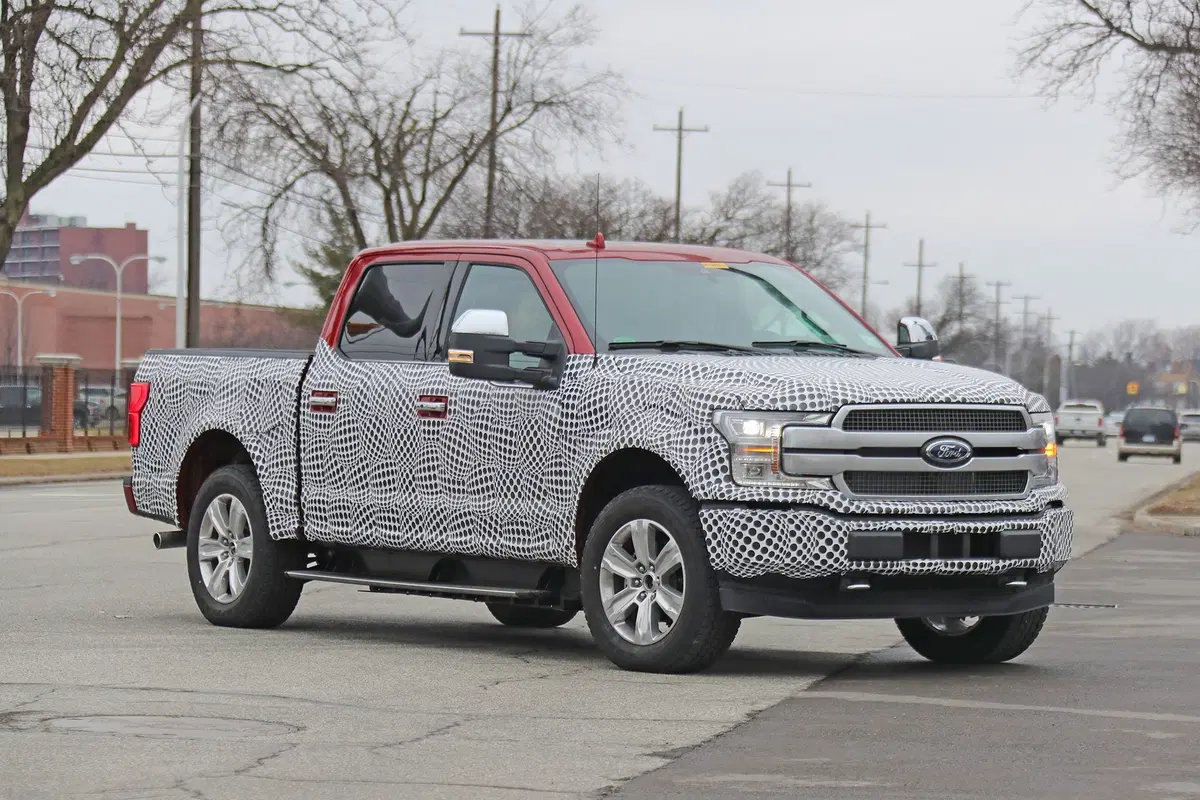 Ford F-150 EV: il pick-up americano diventa elettrico [Foto spia] (10)