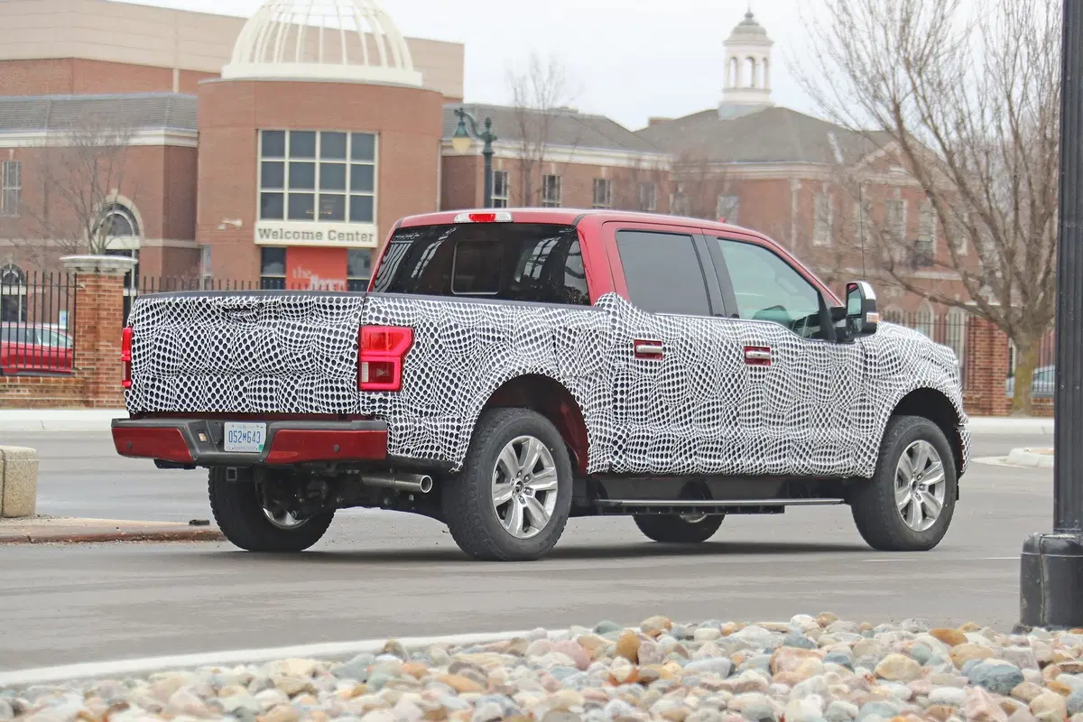 Ford F-150 EV: il pick-up americano diventa elettrico [Foto spia] (9)