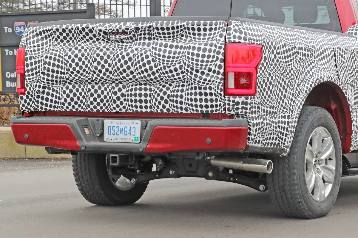 Ford F-150 EV: il pick-up americano diventa elettrico [Foto spia] (7)