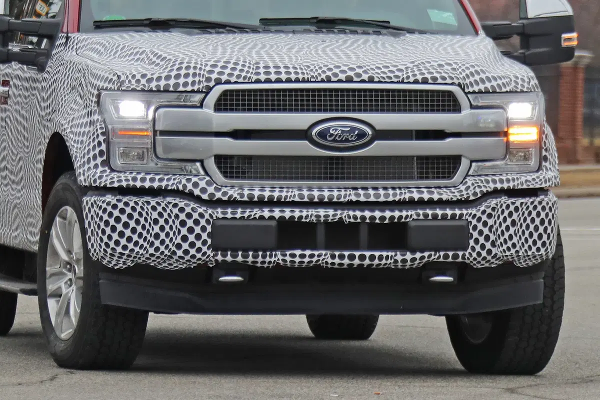 Ford F-150 EV: il pick-up americano diventa elettrico [Foto spia] (6)
