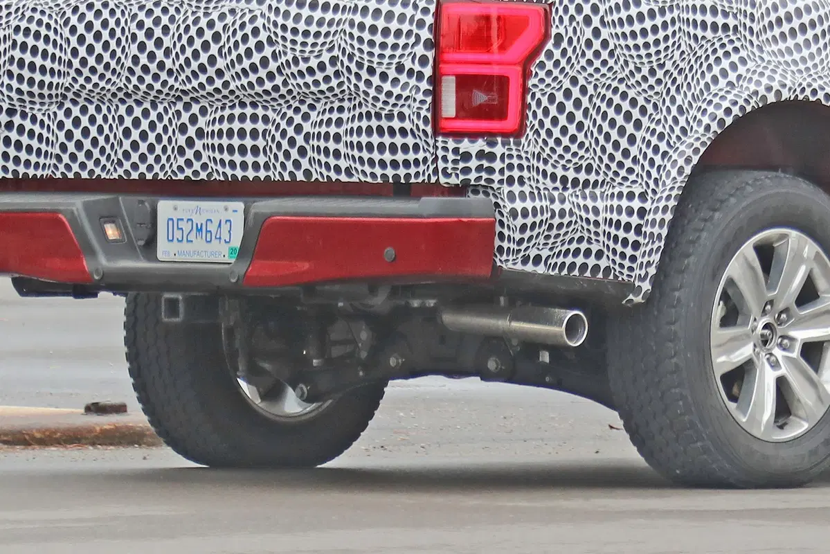 Ford F-150 EV: il pick-up americano diventa elettrico [Foto spia] (11)