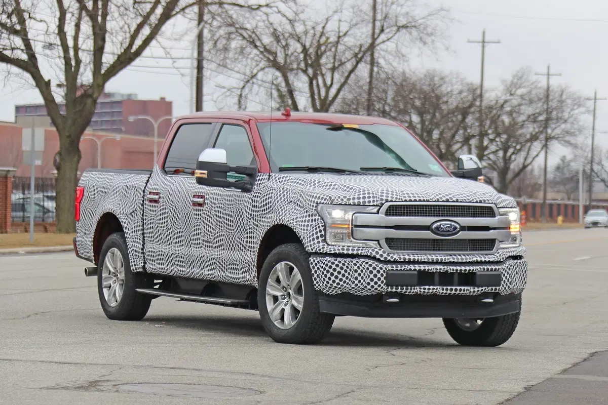 Ford F-150 EV: il pick-up americano diventa elettrico [Foto spia] (13)