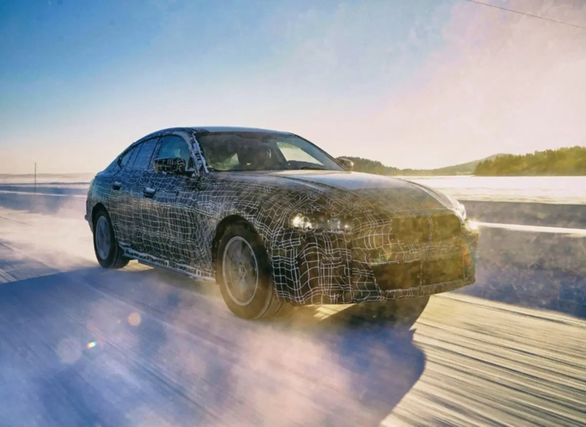 BMW, test al Polo per iX3, i4 e iNext (3)