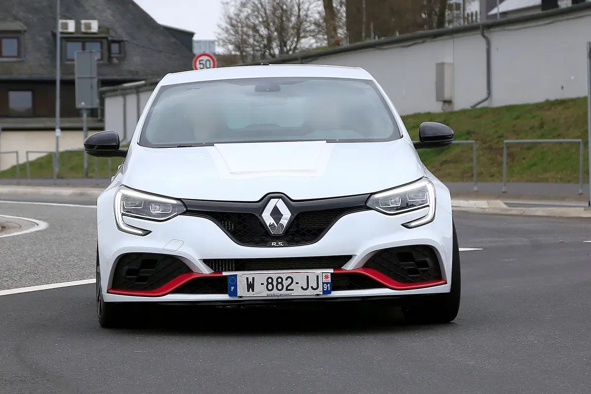 Renault Megane RS Trophy, le foto spia (3)
