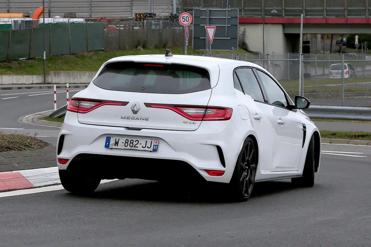 Renault Megane RS Trophy, le foto spia (5)