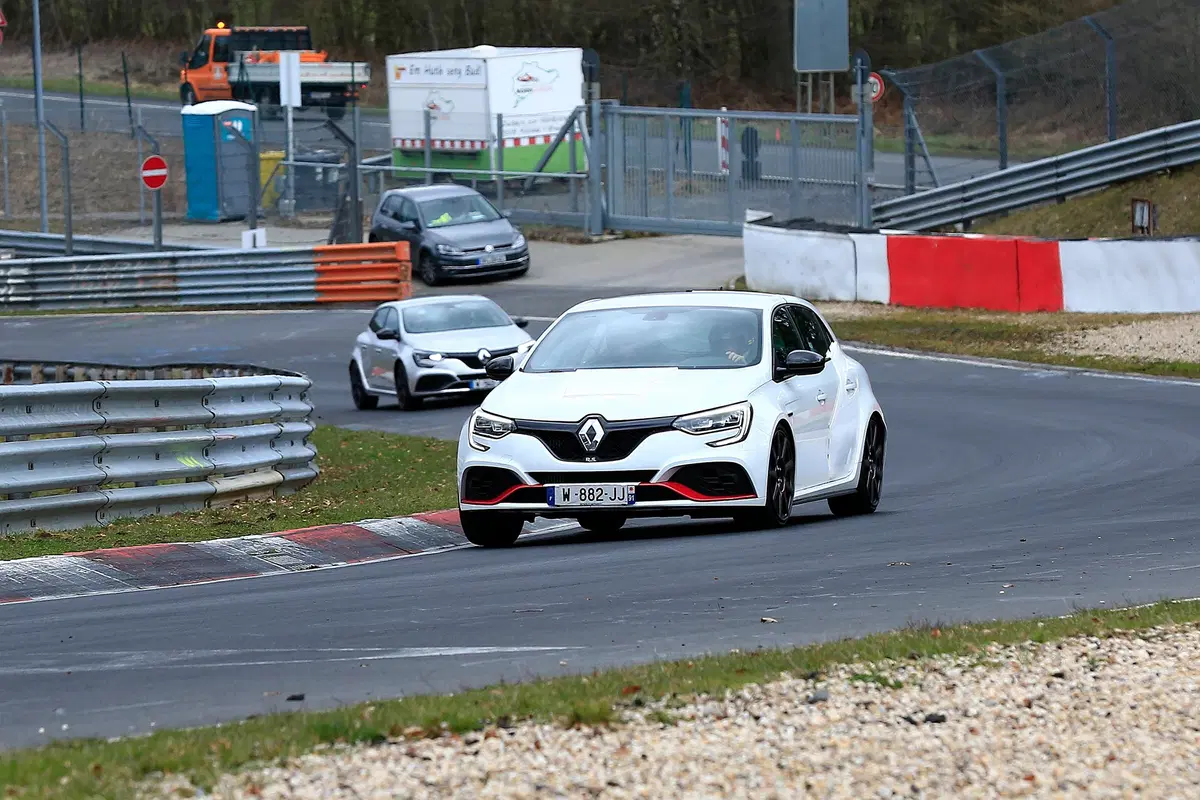 Renault Megane RS Trophy, le foto spia (6)