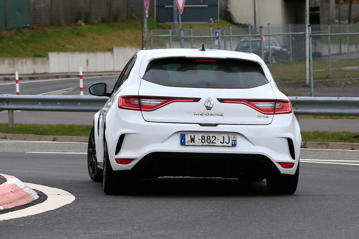 Renault Megane RS Trophy, le foto spia (7)