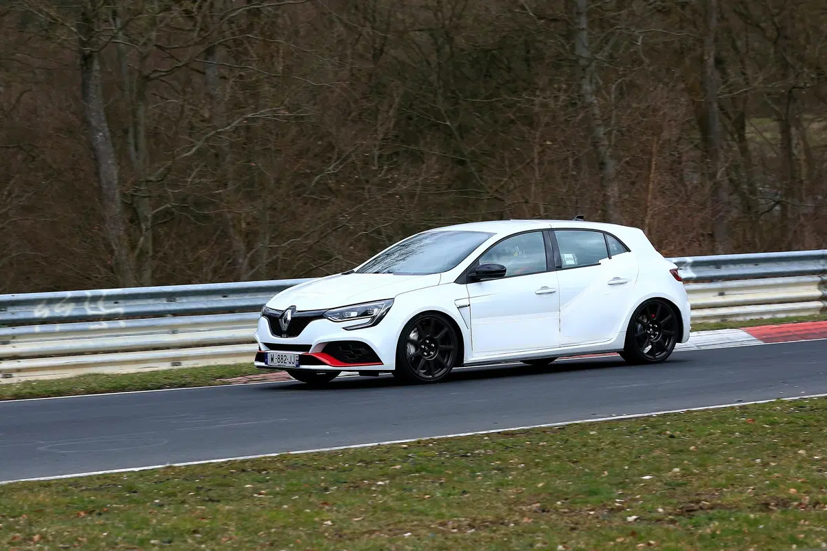 Renault Megane RS Trophy, le foto spia (8)