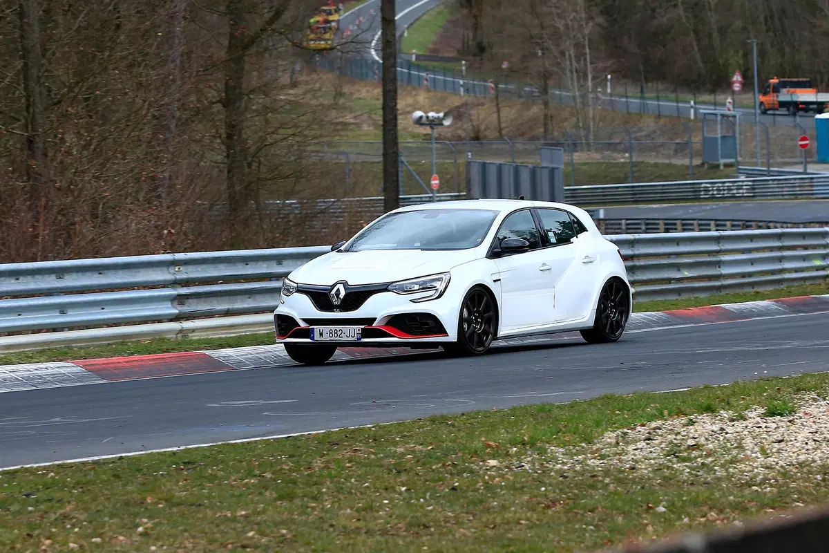 Renault Megane RS Trophy, le foto spia (9)