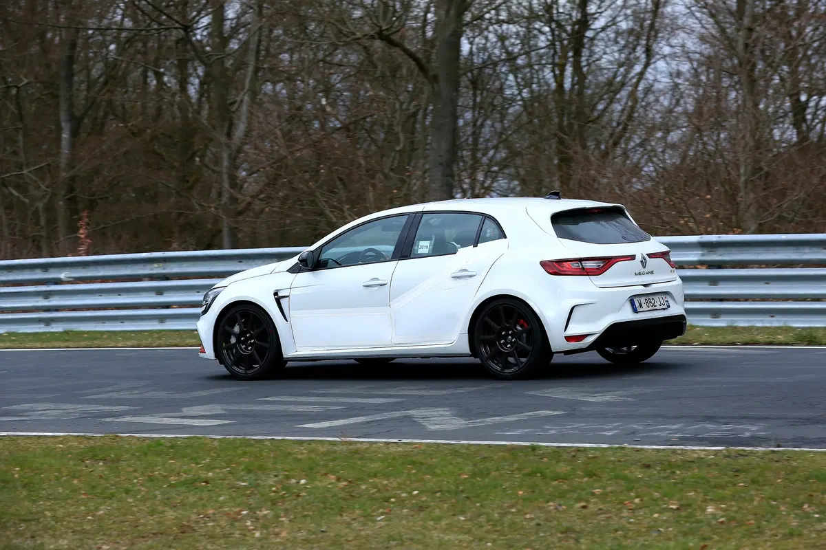 Renault Megane RS Trophy, le foto spia (10)