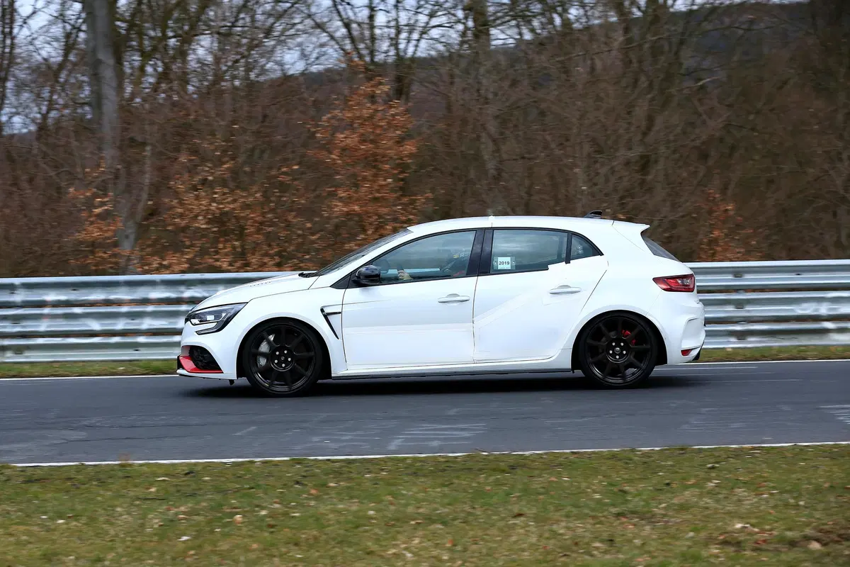Renault Megane RS Trophy, le foto spia (11)
