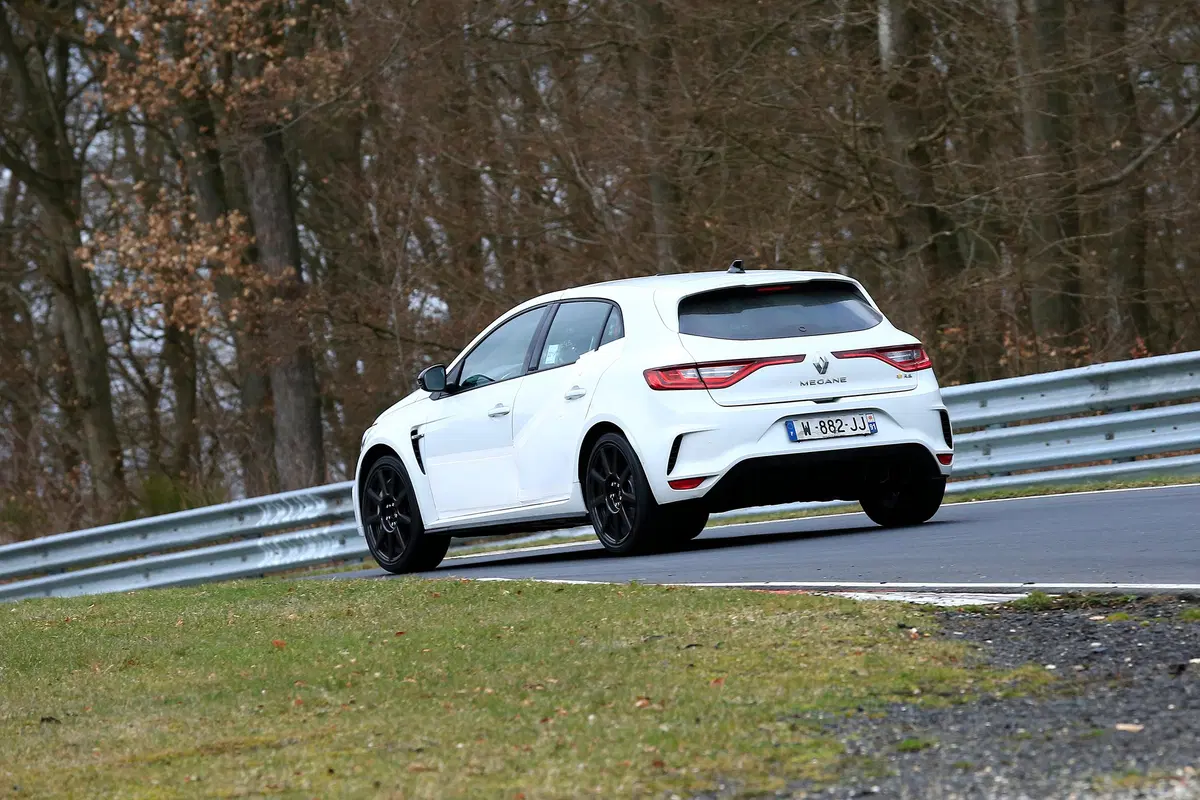 Renault Megane RS Trophy, le foto spia (13)