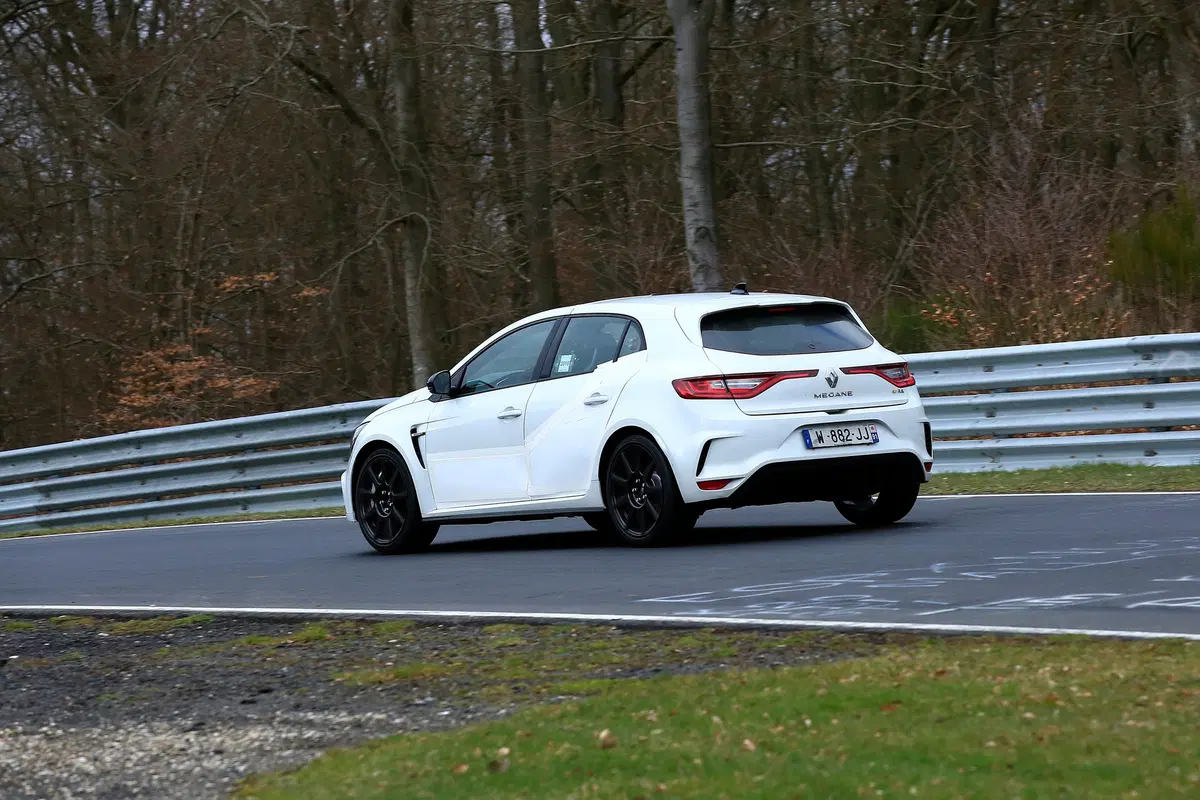 Renault Megane RS Trophy, le foto spia (12)