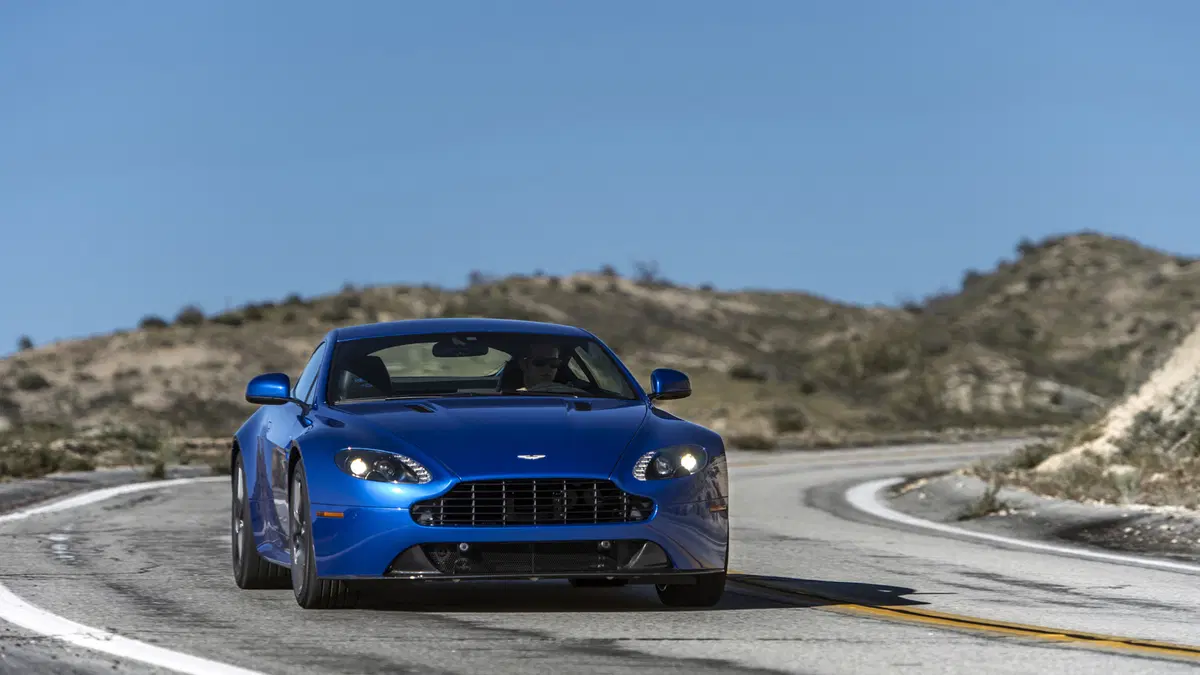 Aston Martin V12 Vantage S 2017: finalmente il manuale! (2)
