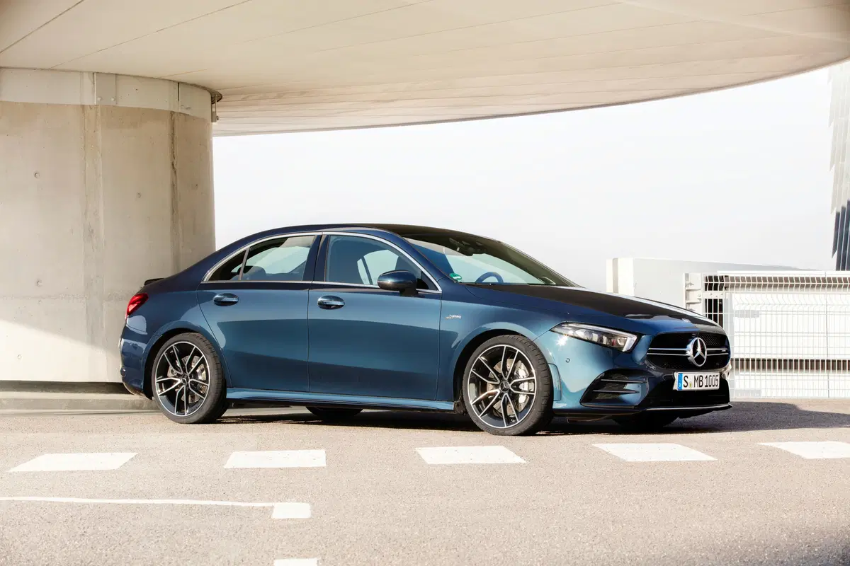 Mercedes-AMG A 35, svelata la berlina (2)