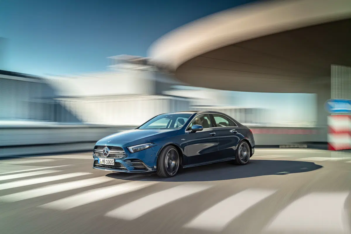 Mercedes-AMG A 35, svelata la berlina (5)