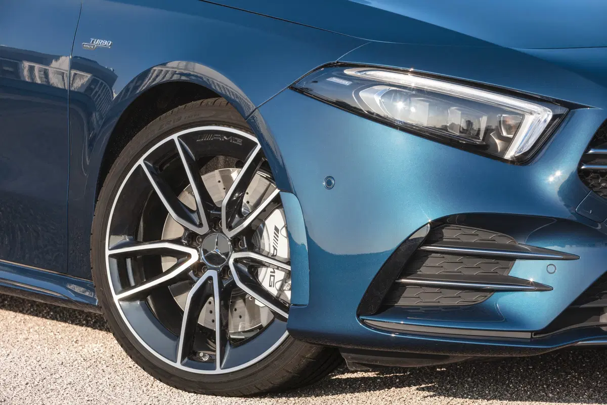 Mercedes-AMG A 35, svelata la berlina (4)