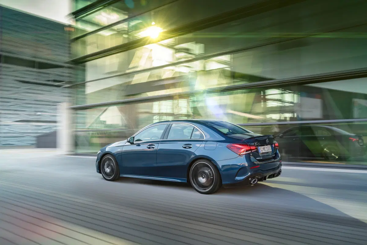 Mercedes-AMG A 35, svelata la berlina (7)