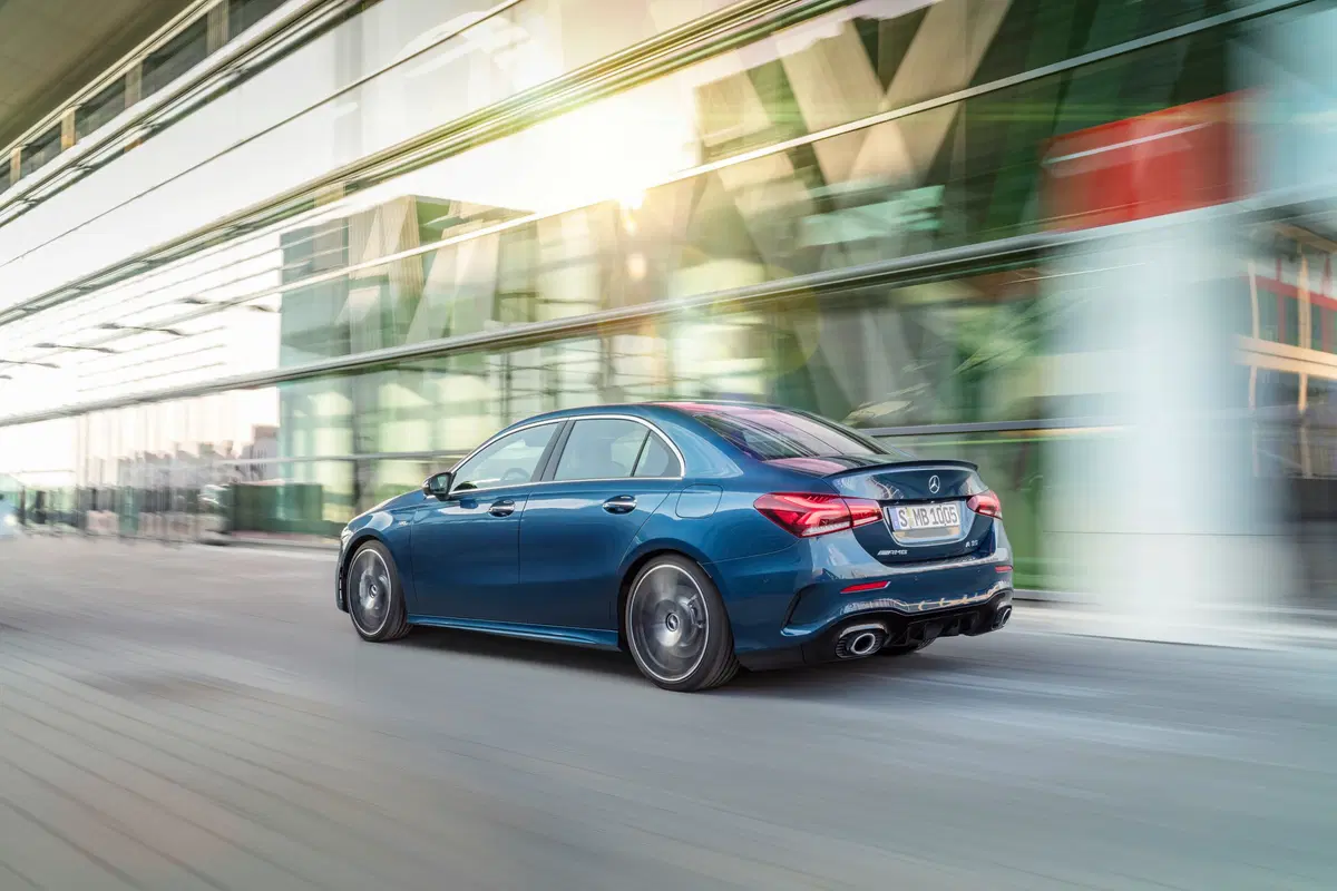 Mercedes-AMG A 35, svelata la berlina (8)