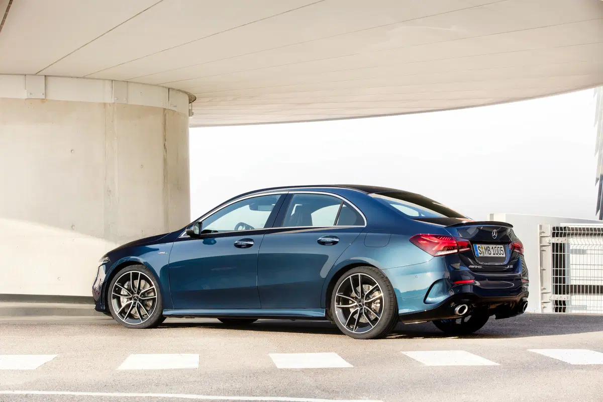 Mercedes-AMG A 35, svelata la berlina (9)