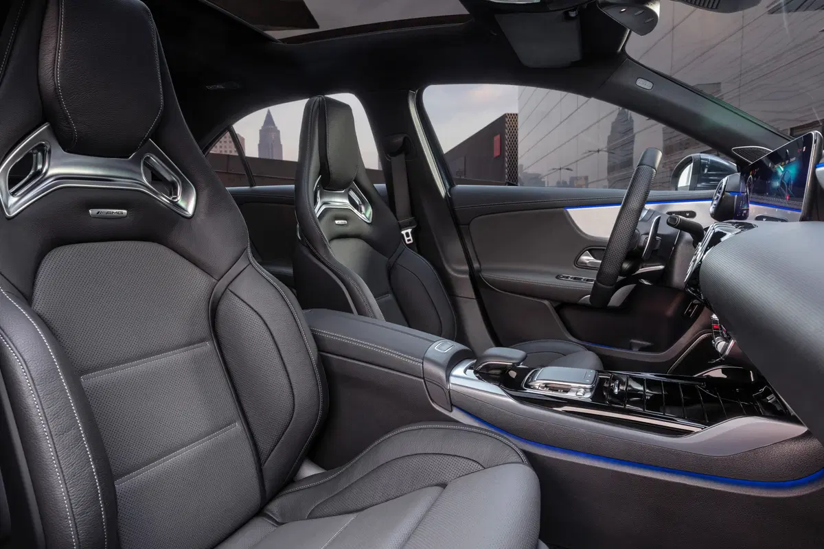 Mercedes-AMG A 35, svelata la berlina (11)