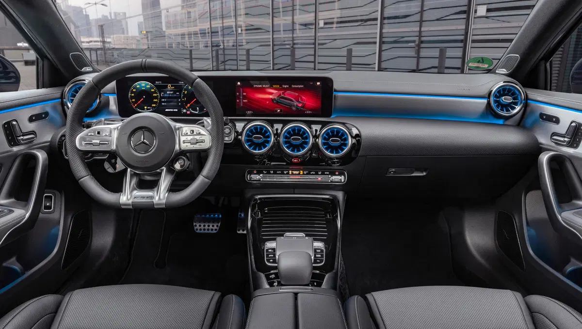 Mercedes-AMG A 35, svelata la berlina (12)