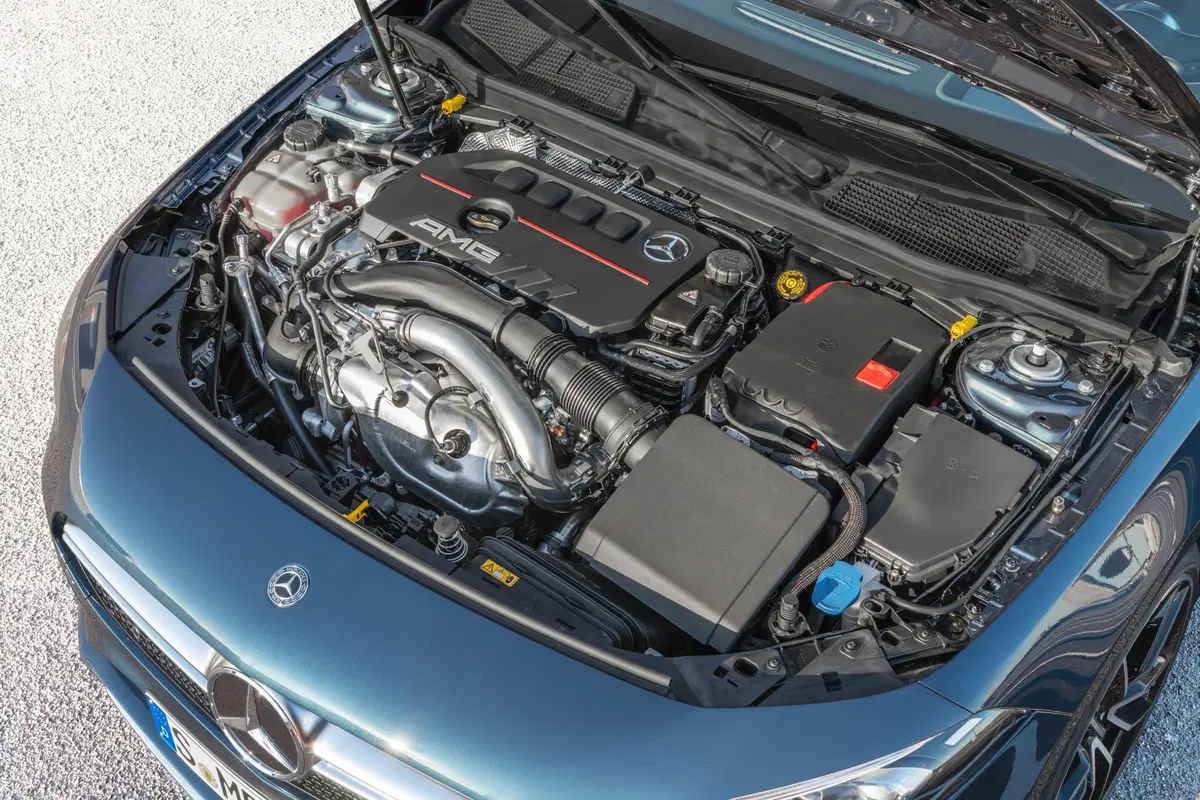 Mercedes-AMG A 35, svelata la berlina (14)