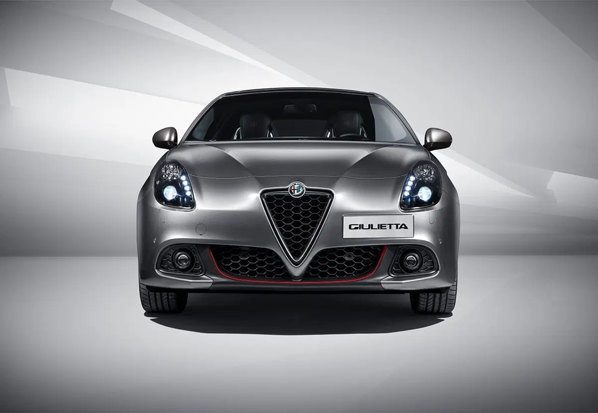 Hatchback europee a confronto: Alfa Romeo Giulietta 1.6 JTDm TCT Vs VW Golf 1.6 TDI DSG (4)