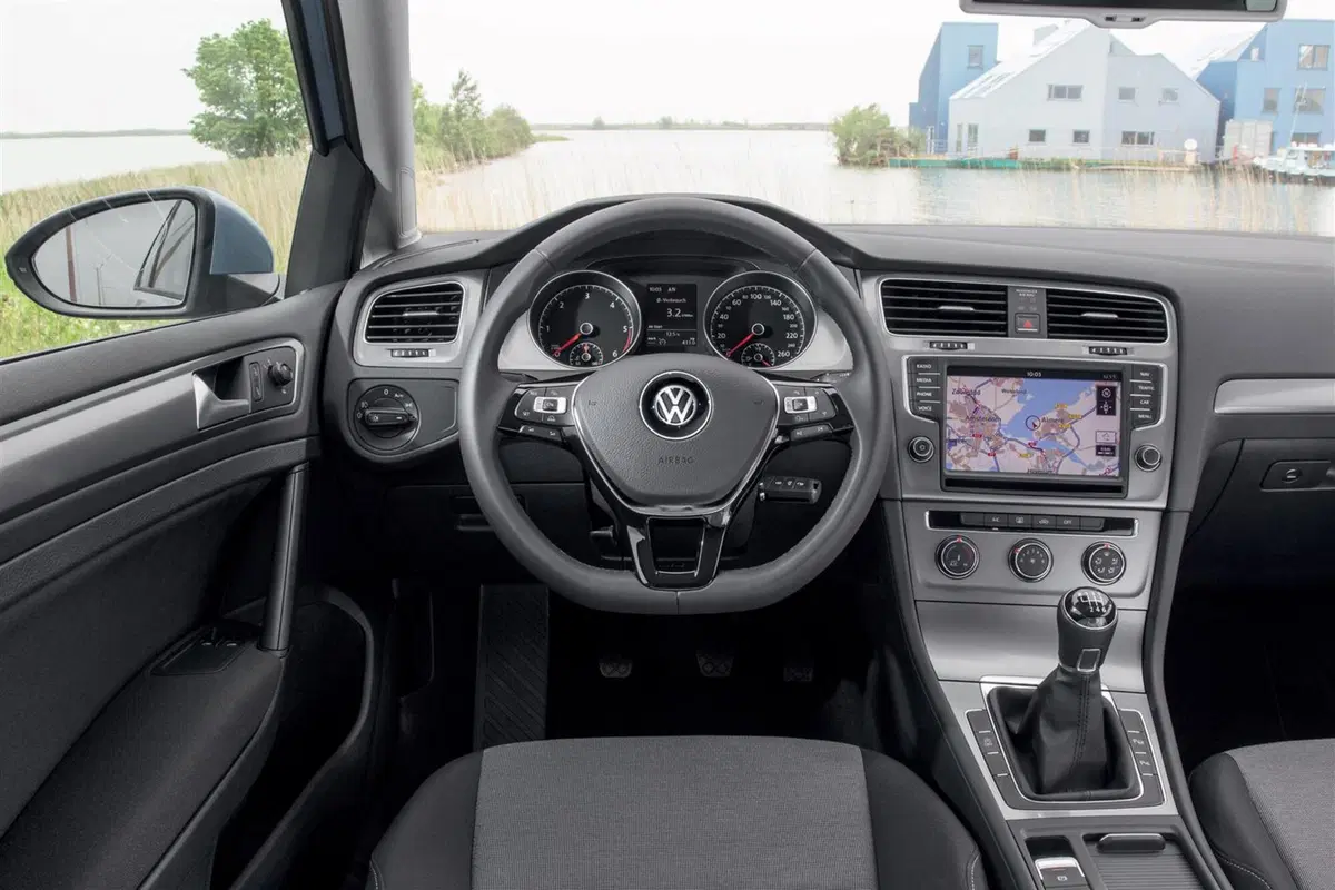 Hatchback europee a confronto: Alfa Romeo Giulietta 1.6 JTDm TCT Vs VW Golf 1.6 TDI DSG (8)