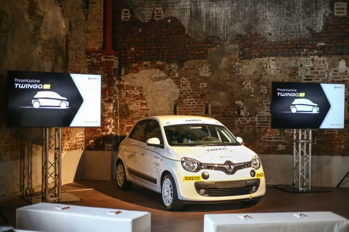 Renault Twingo R1, il ritorno nei rally di una “tutto dietro”  (2)