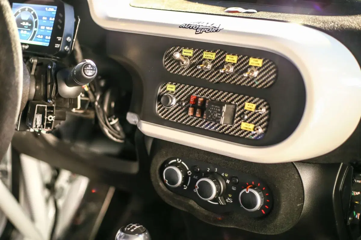 Renault Twingo R1, il ritorno nei rally di una “tutto dietro”  (10)