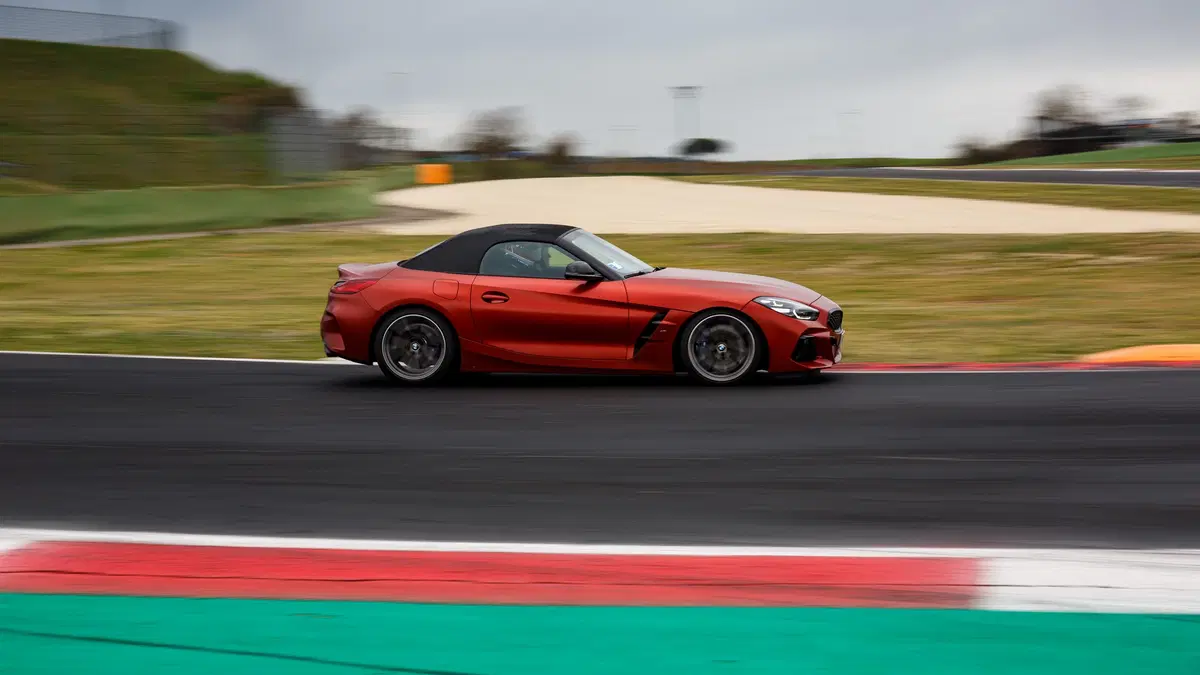 BMW Z4 2019, la roadster di lusso per la strada e la pista [Video] (4)