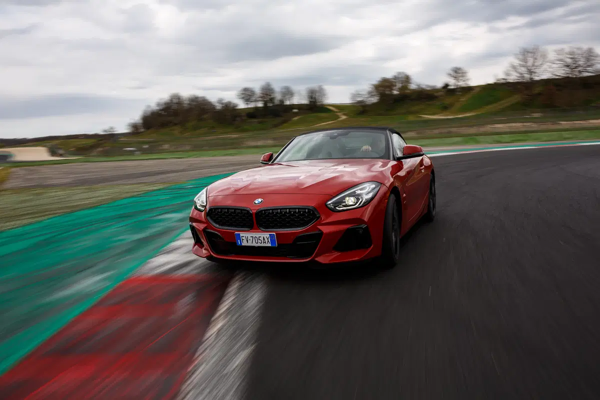 BMW Z4 2019, la roadster di lusso per la strada e la pista [Video]