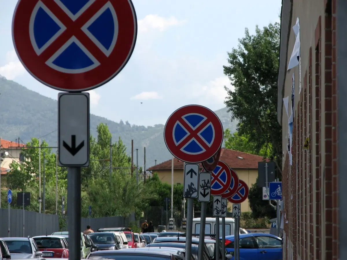 Divieto di sosta, Art. 158 CdS: conoscere il cartello e le regole per evitare la multa (6)
