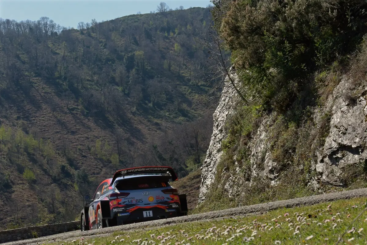 WRC19. Corsica. Neuville-Hyundai: il giorno del risveglio (8)