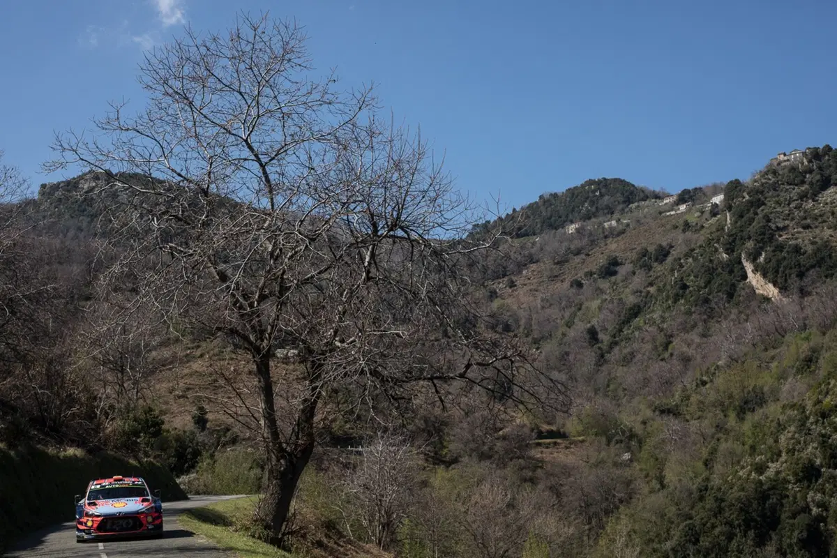 WRC19. Corsica. Neuville-Hyundai: il giorno del risveglio (58)
