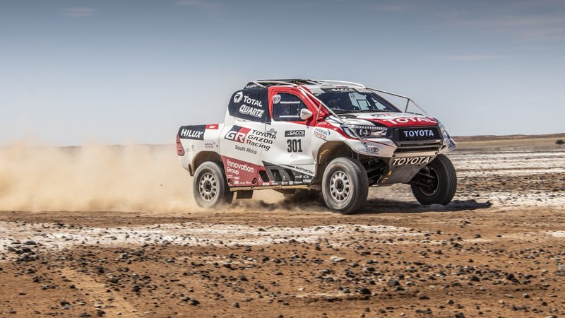 Dakar 2020. Alonso prova la Toyota Hilux. Dakar in vista?