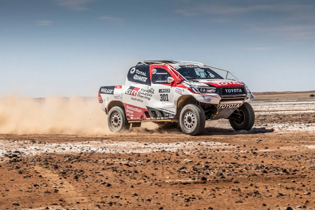 Dakar 2010. Alonso prova la Toyota Hilux. Dakar in vista?