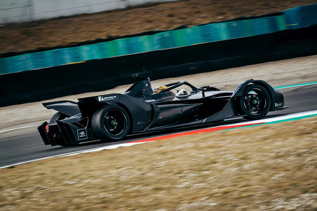 Formula E: Mercedes, debutto in pista con la monoposto per il 2019/2020 (3)