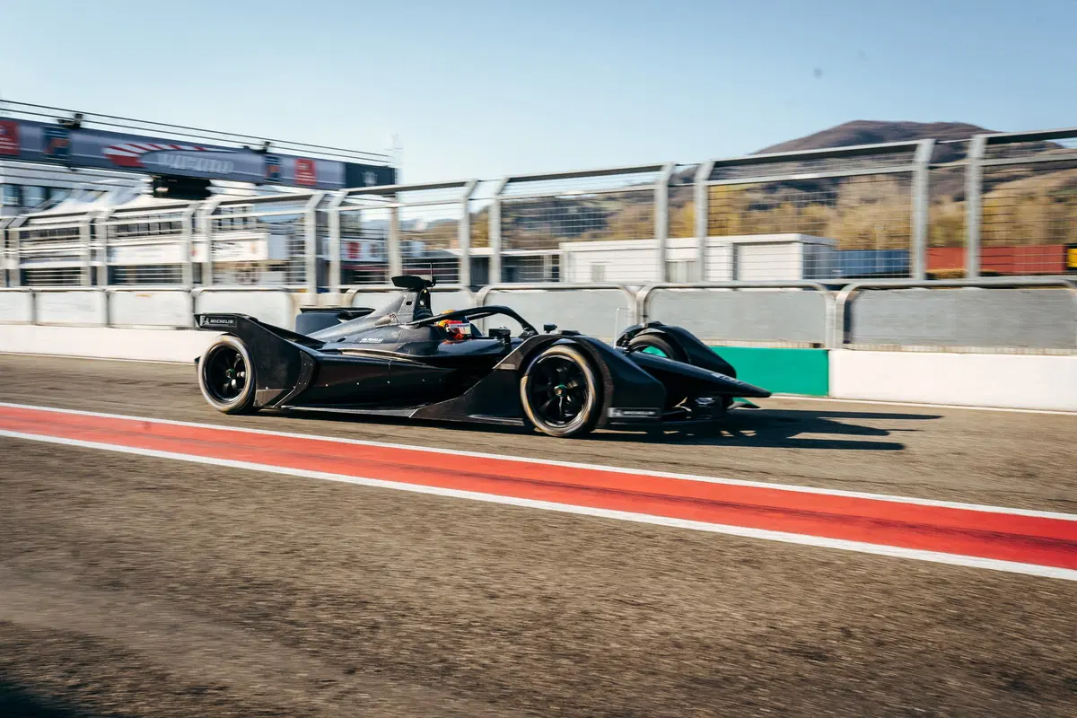 Formula E: Mercedes, debutto in pista con la monoposto per il 2019/2020 (5)
