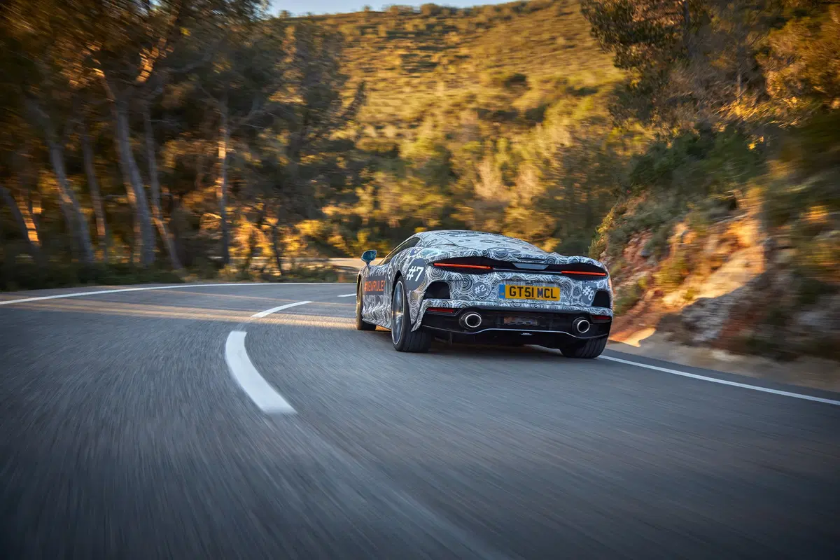 McLaren Grand Tourer, le foto del muletto (2)