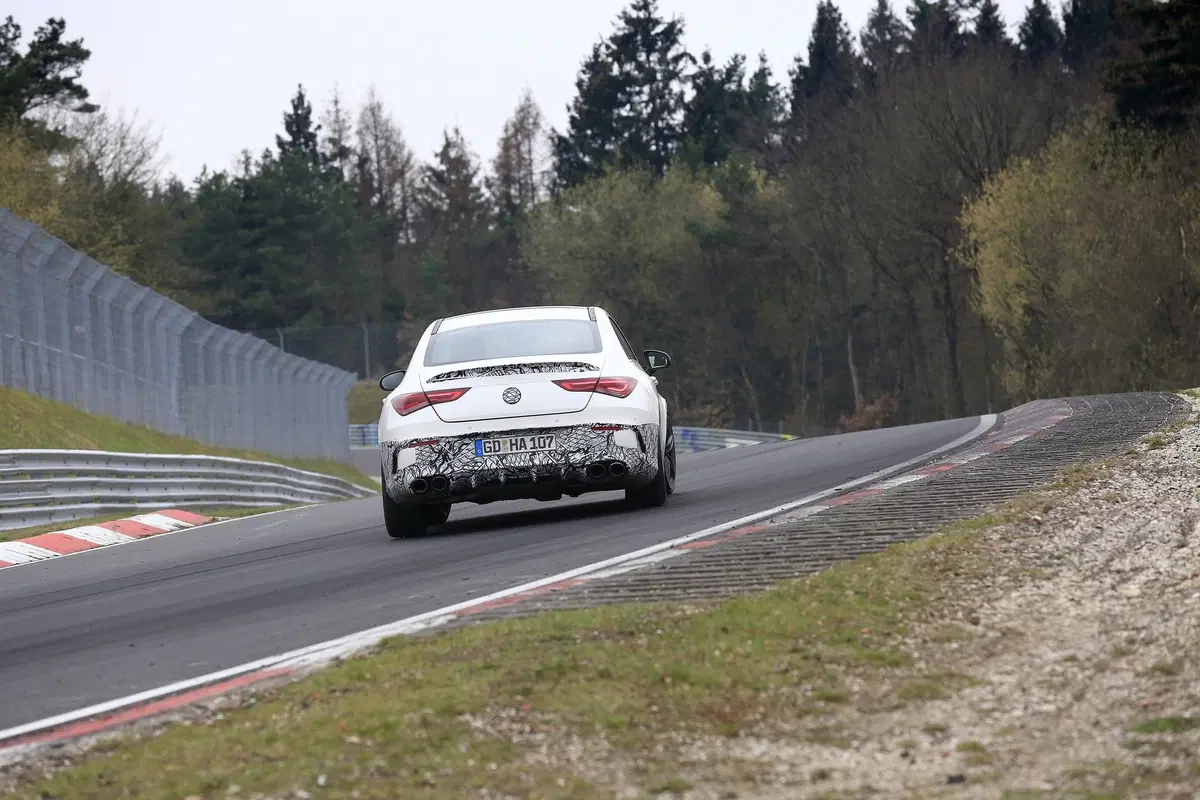 Mercedes-AMG CLA 45: foto spia e traversi al Nürburgring (16)