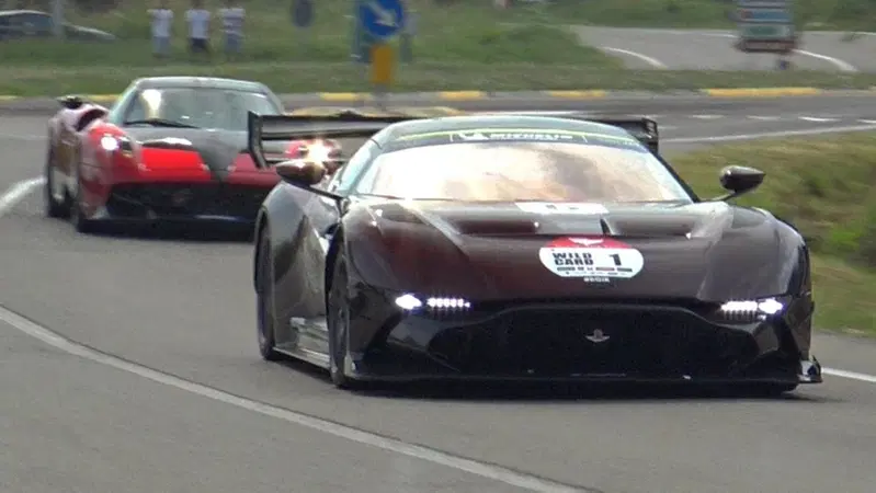 Ecco la Vulcan, seguita tra l'altro da una comune Huayra