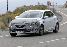 Renault Megane restyling, le foto spia